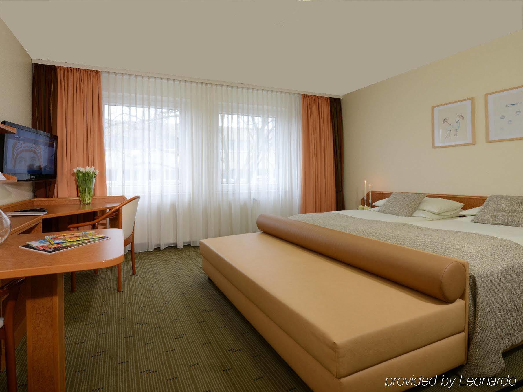 Hotel Residenz Oberhausen โอเบอร์เฮาเซิน ภายนอก รูปภาพ