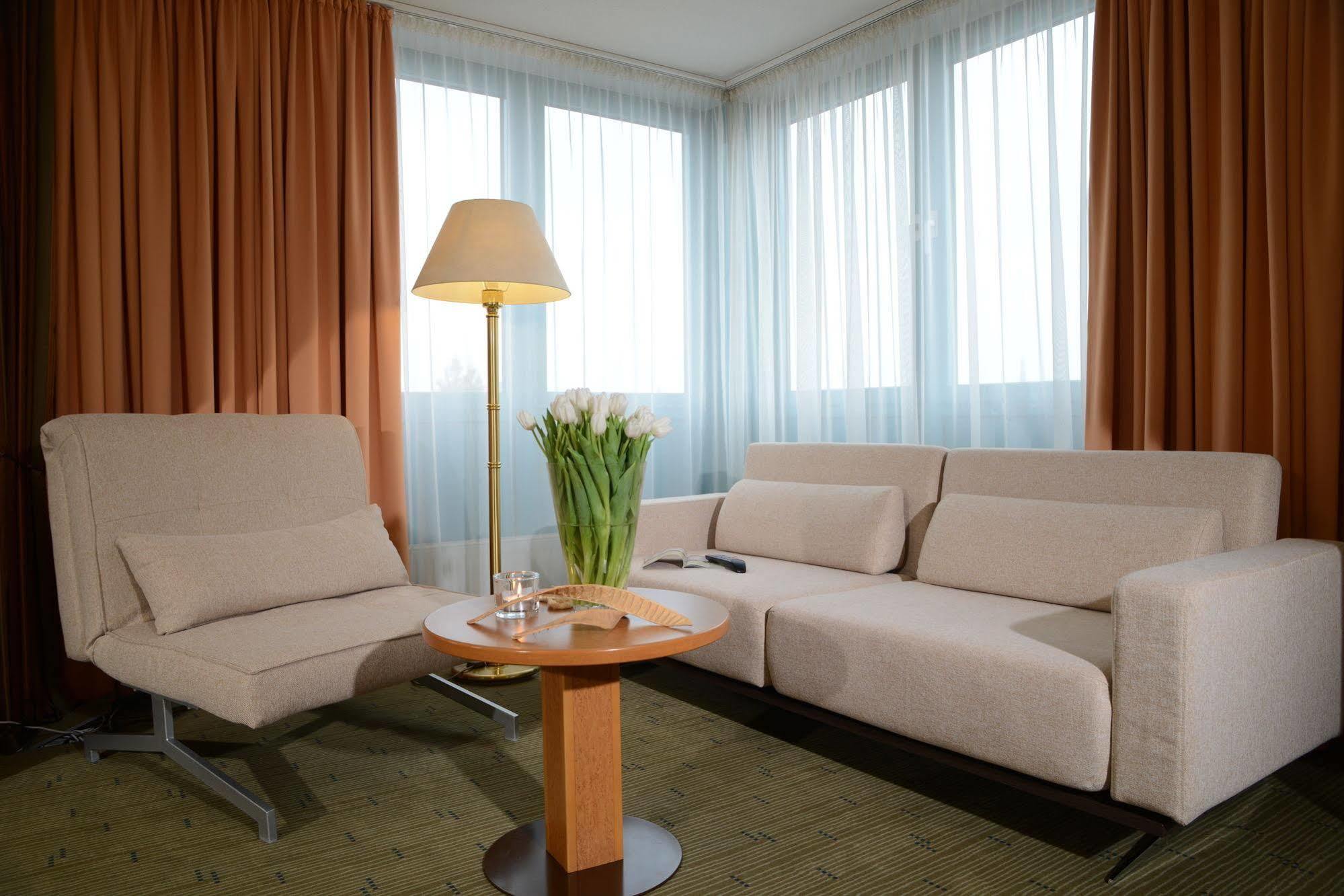 Hotel Residenz Oberhausen โอเบอร์เฮาเซิน ภายนอก รูปภาพ